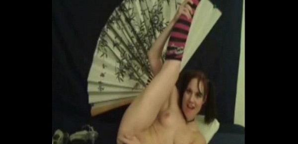  pigtailed Mariah Morris masturbating in from of the webcam